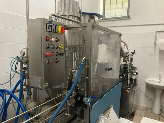 Linea di imbottigliamento GAI 1.500 bph Usata